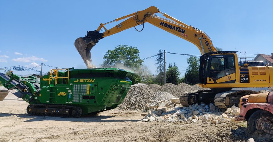 Komatsu PC 210 LC, McCloskey j35r