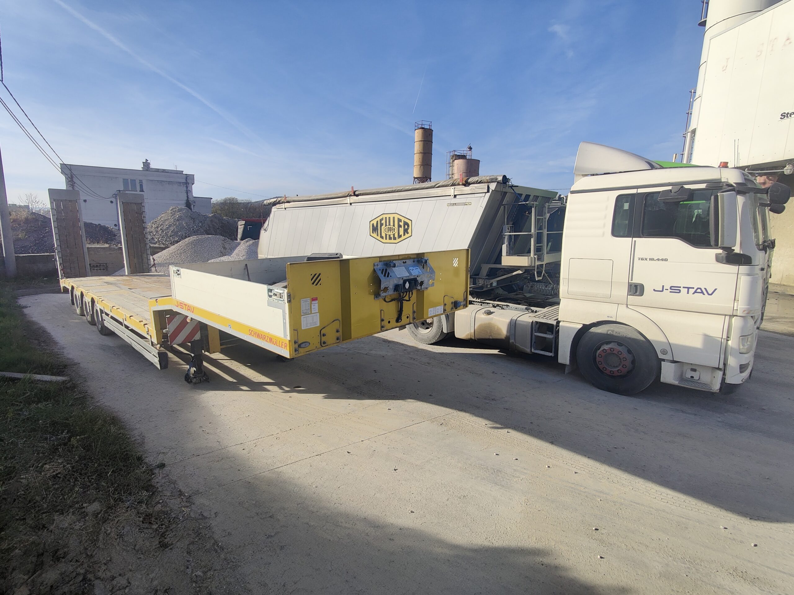 Ťahač s návesom   Trailer