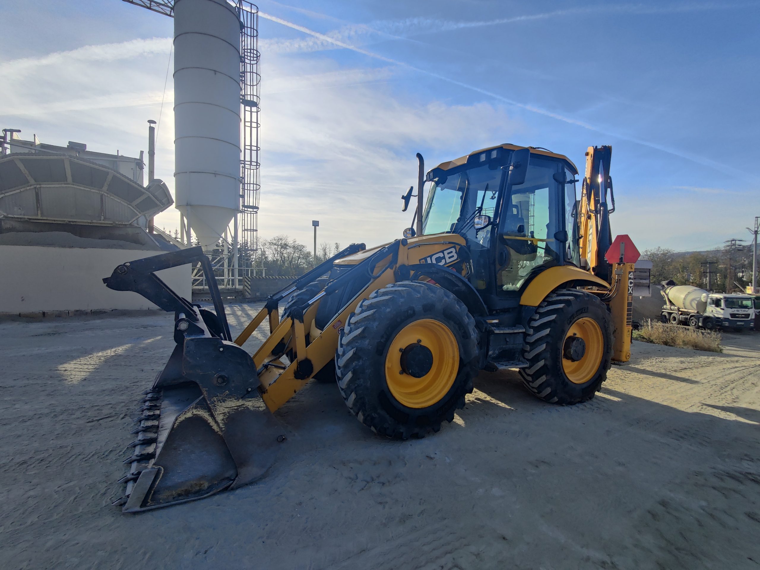 Traktor báger – JCB 4CX PRO